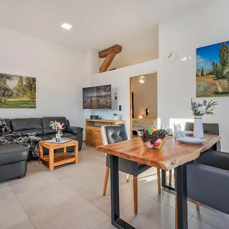 Der Schlosshof - 03 *